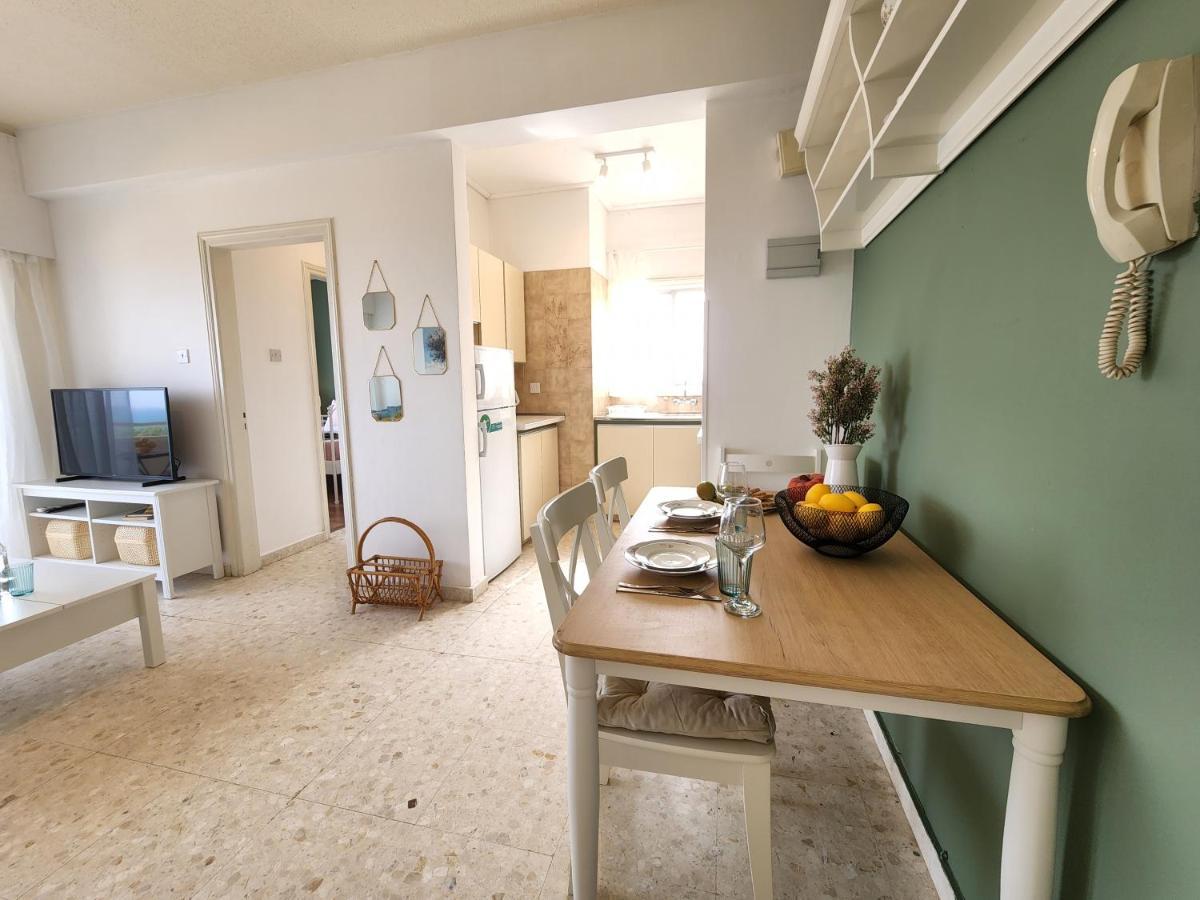 Capri Sea View One Bedroom Larnaca Exterior photo